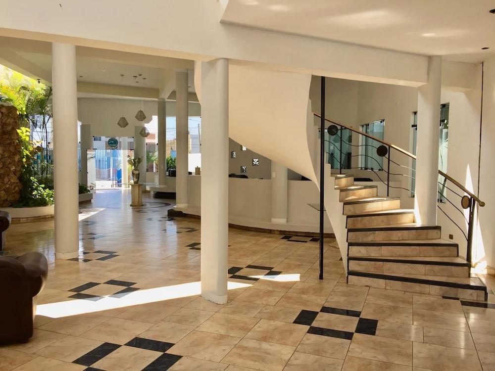 фото Embassy Beach Hotel