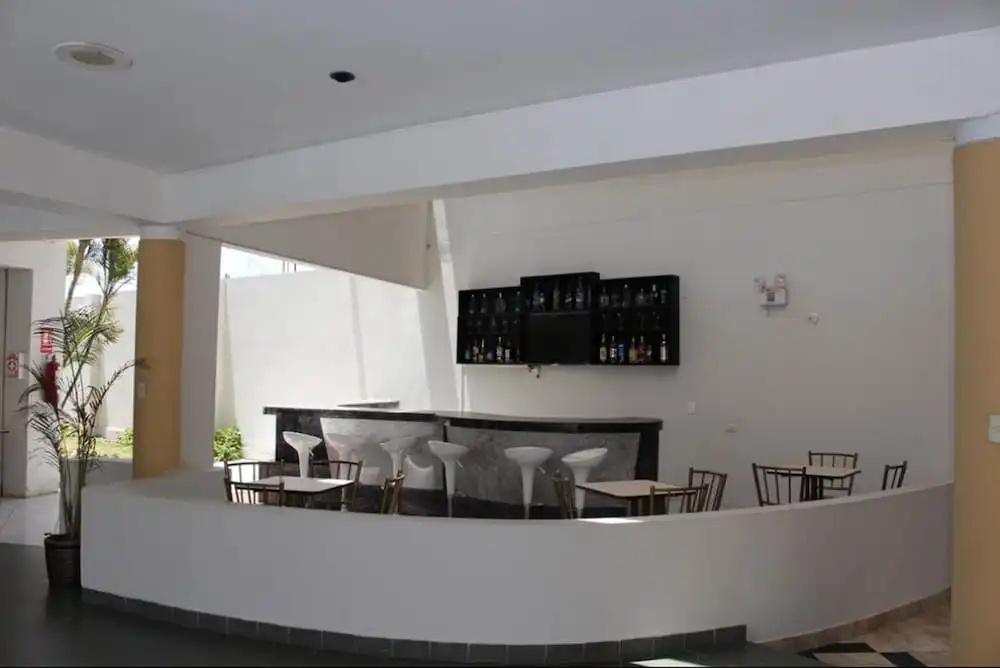 фото Embassy Beach Hotel