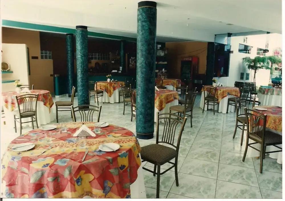 фото Embassy Beach Hotel
