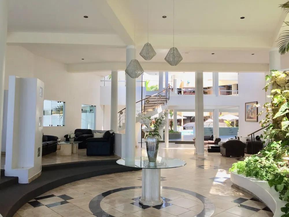 фото Embassy Beach Hotel