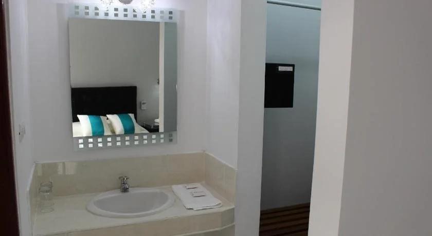 фото Embassy Beach Hotel