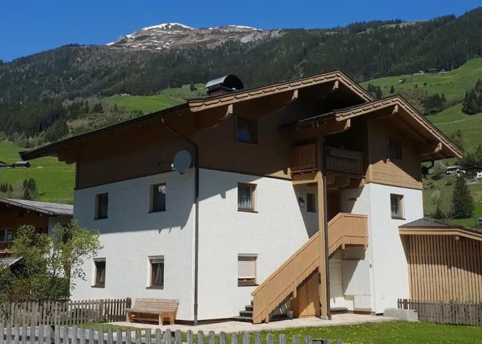 Apartment Eva in Wald im Pinzgau With Balcony