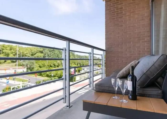 Bright Apartment With Parking Near the Beach