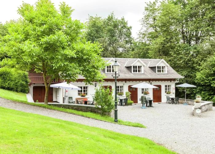 Apartment in Bohon Near Forest