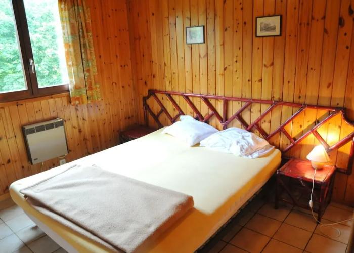 Bungalow Near the Ourthe and From the Centre of Town