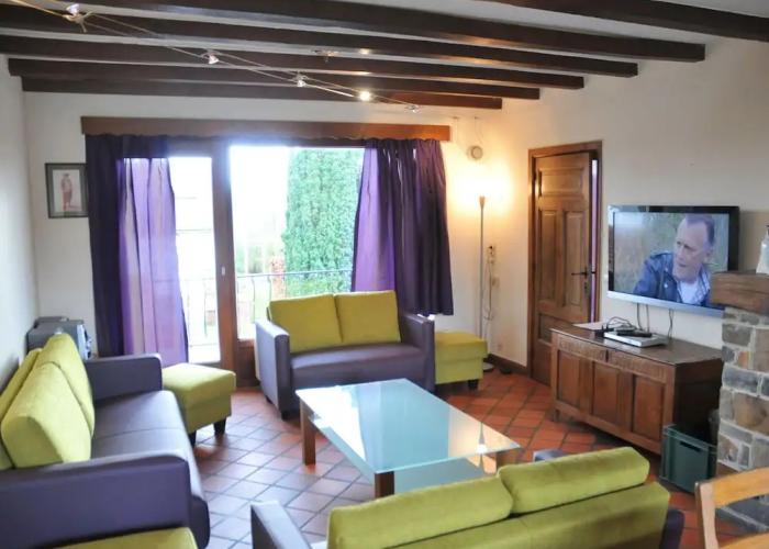 Pleasant and Luxurious House Located in Noiseux