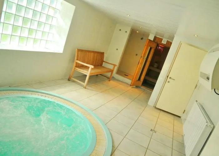 Pleasant and Luxurious House Located in Noiseux