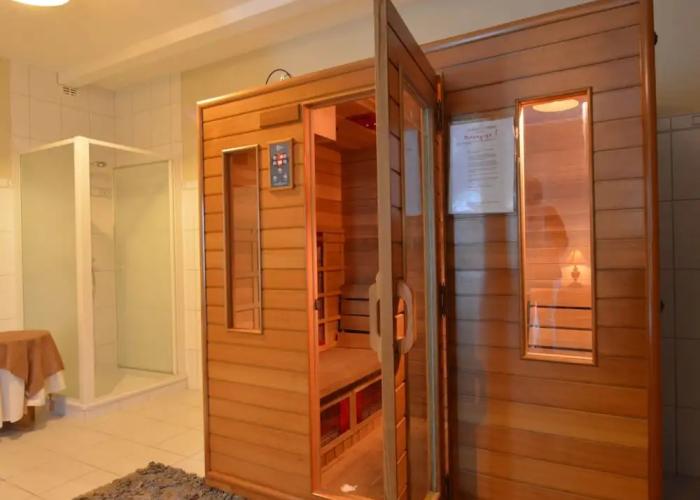Villa with Sauna near Golf Course