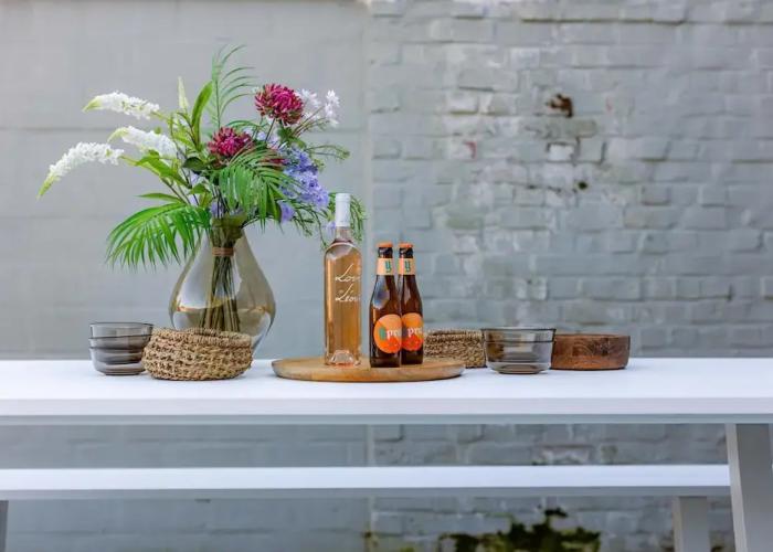 House Tilo Charming Holiday Home in Ypres for 8 Guests History Nature and Relaxation