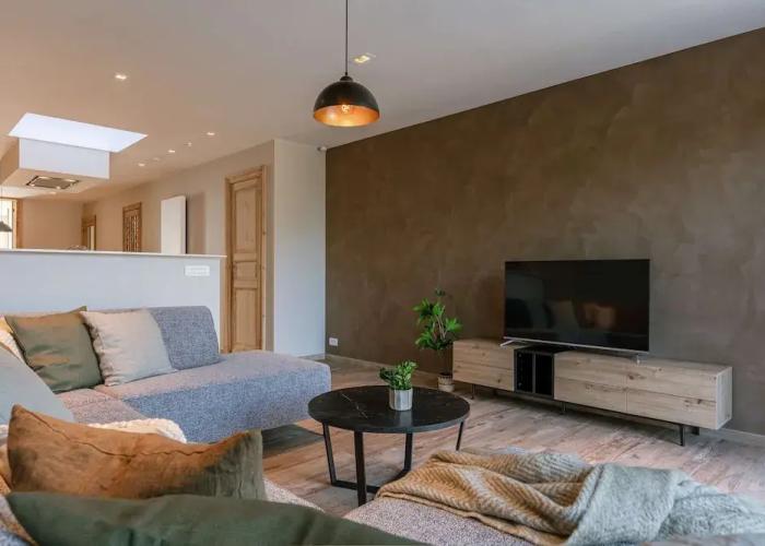 House Tilo Charming Holiday Home in Ypres for 8 Guests History Nature and Relaxation