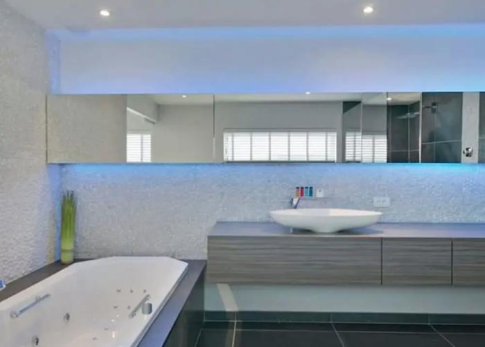 Spectacular Holiday-villa With Lounge-area and bar