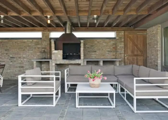 Spectacular Holiday-villa With Lounge-area and bar