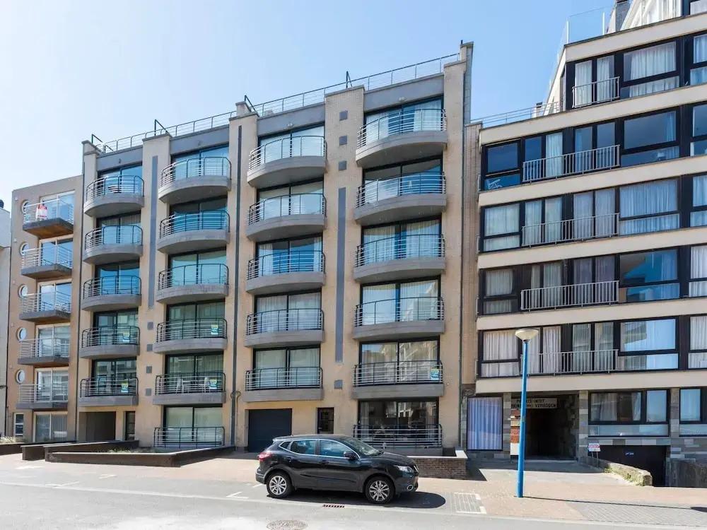 Beachfront Apt With Side Sea View