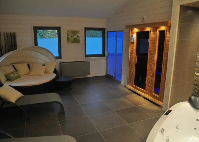 Lovely Holiday Home in Marche-en-Famenne with Hot Tub