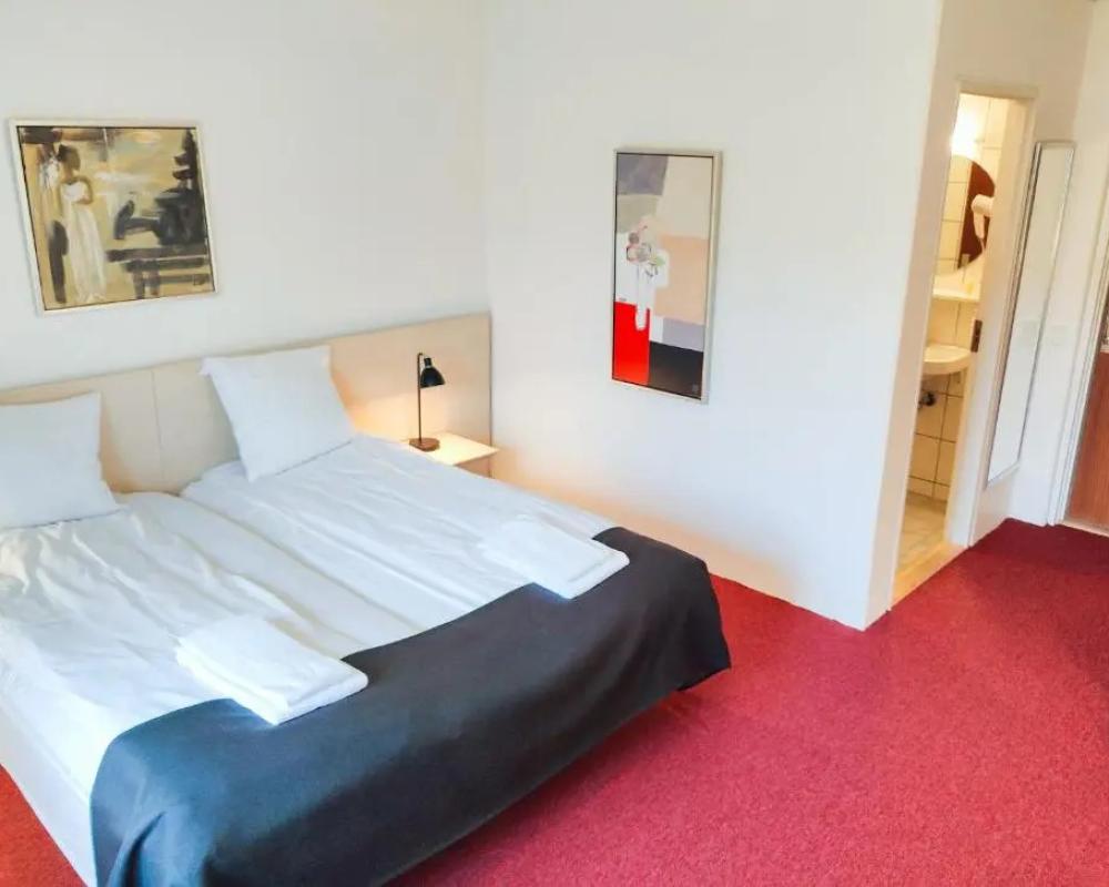 фото Rønnes Hotel
