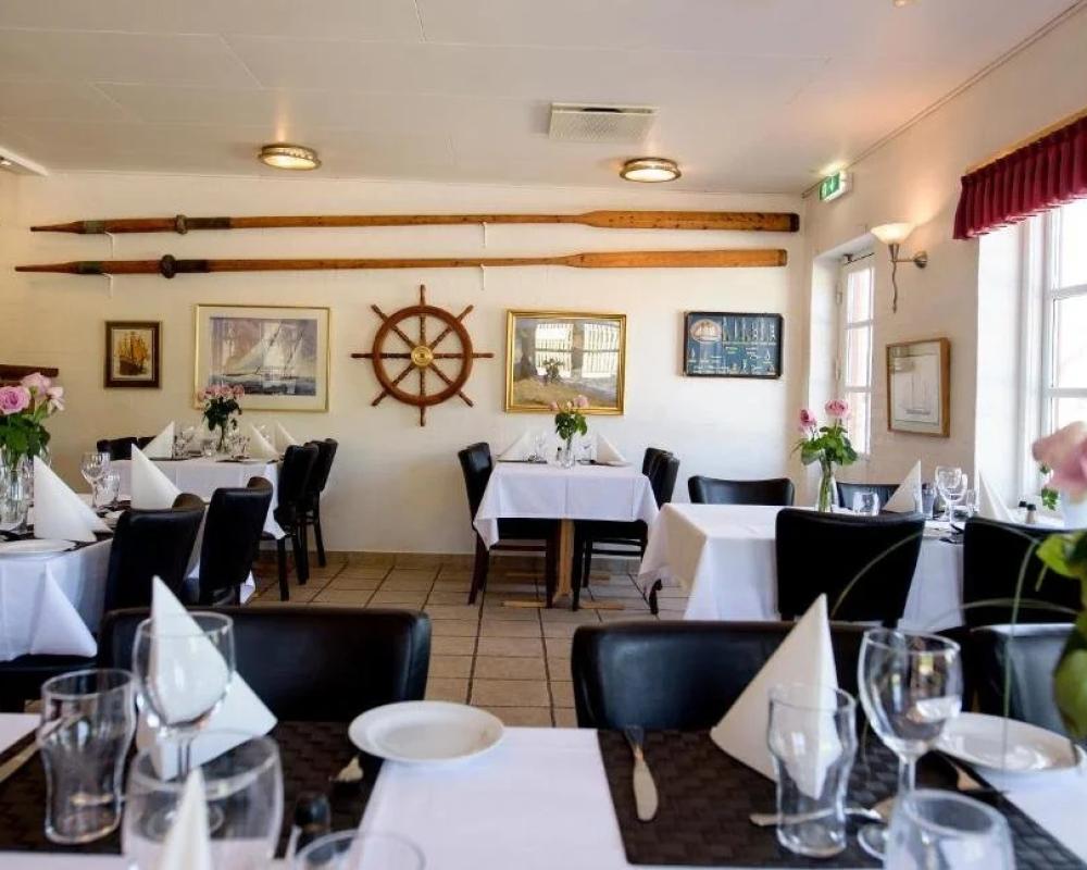 фото Rønnes Hotel
