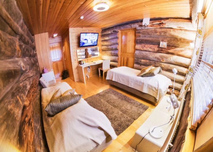 Kuukkeli Log Houses Teerenpesä