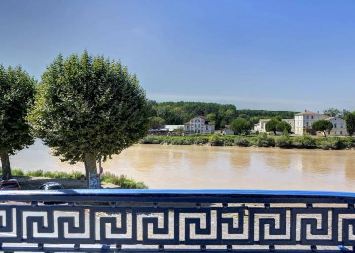 Hôtel de la tour à LIBOURNE