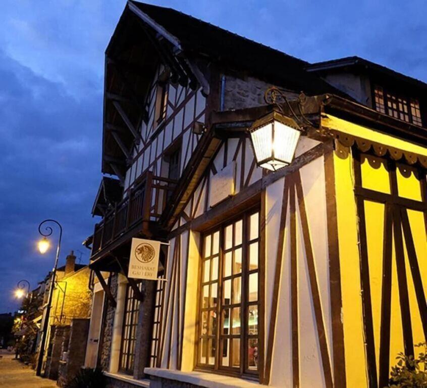 Besharat Gallery & Museum