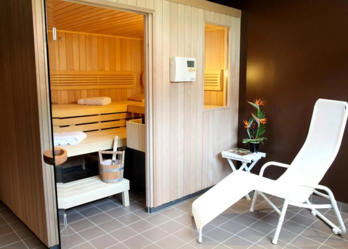 Hotel 202