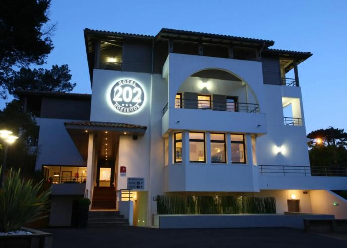 Hotel 202