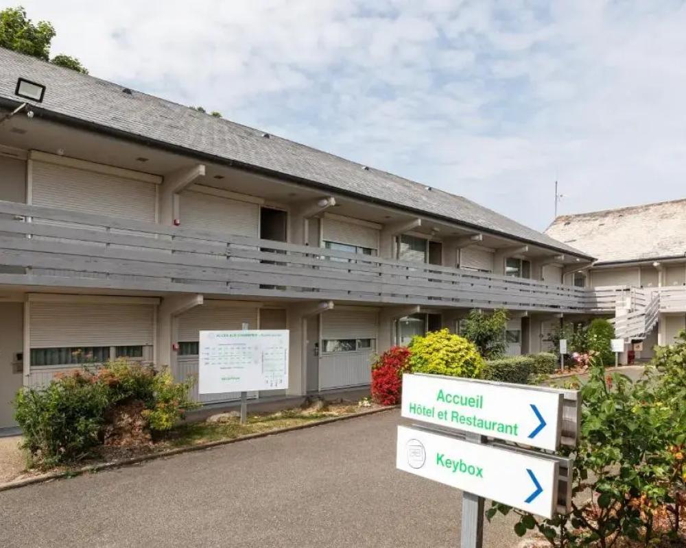 Campanile Morangis Orly Hotel