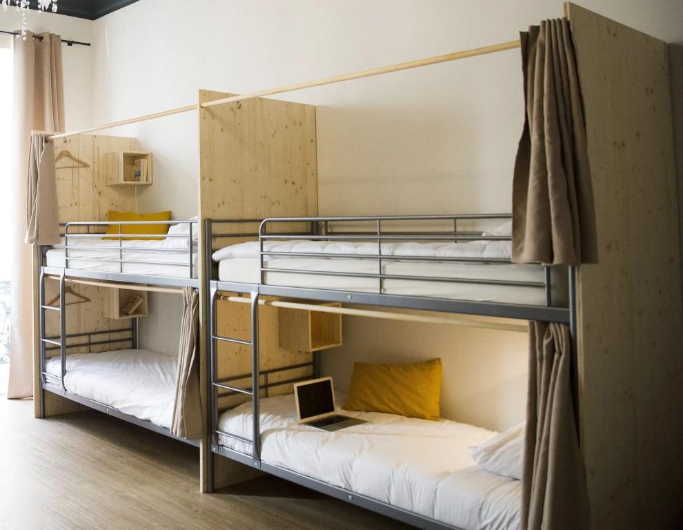 фото Georges Hostel & Café