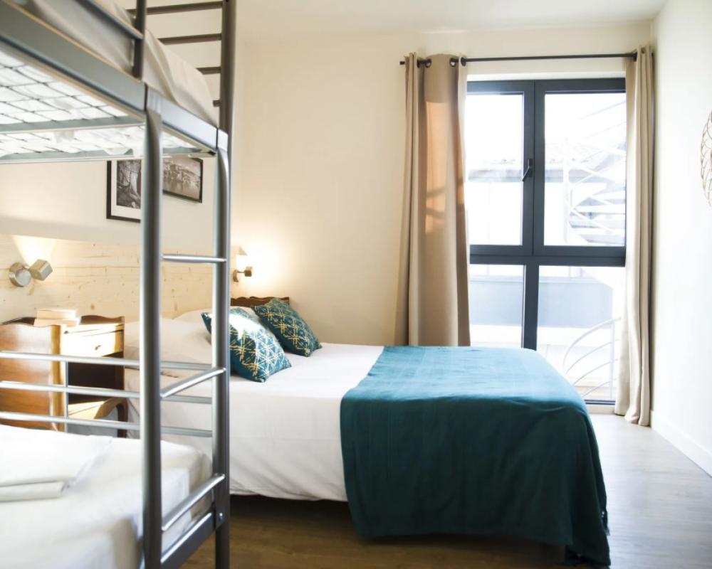 фото Georges Hostel & Café