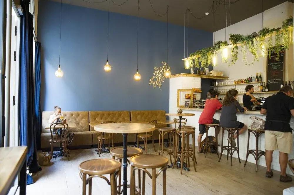 фото Georges Hostel & Café
