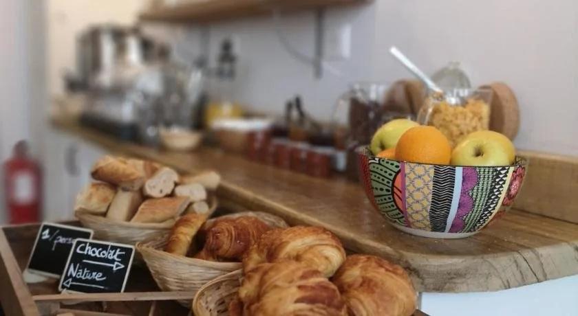 фото Georges Hostel & Café