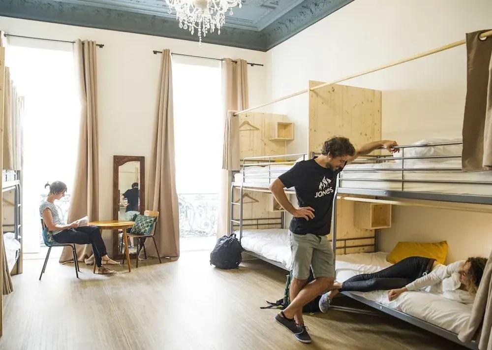 фото Georges Hostel & Café