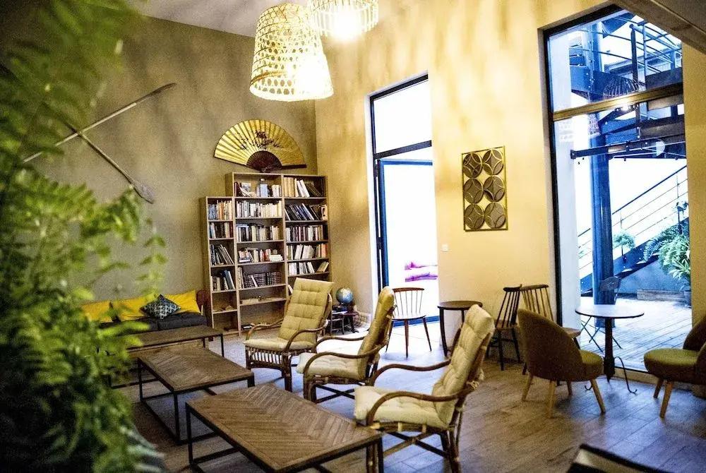 фото Georges Hostel & Café