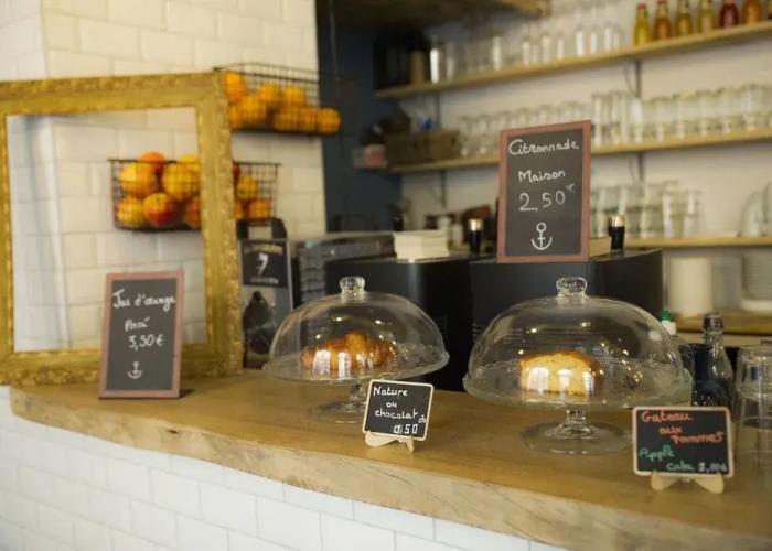 Georges Hostel & Café