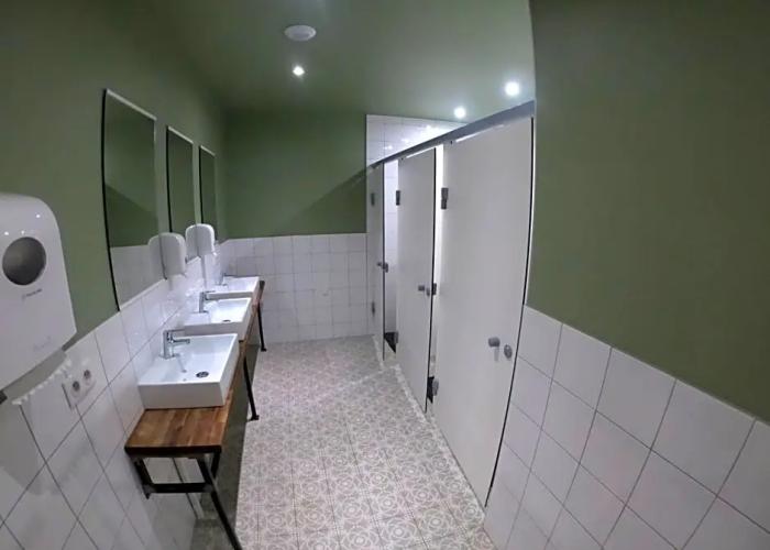 Georges Hostel & Café