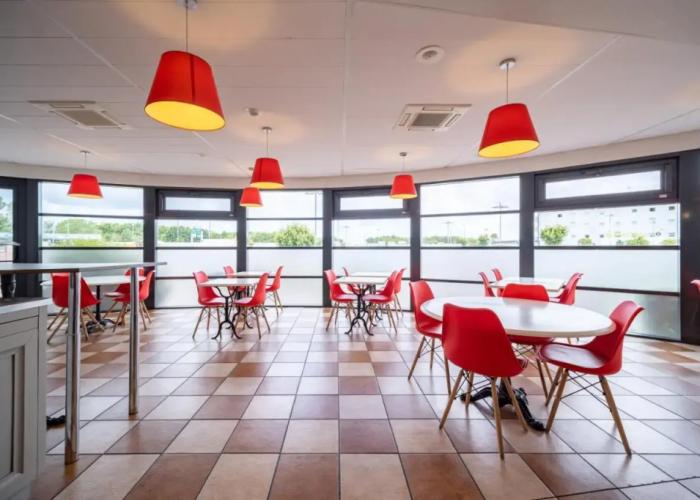 B&B HOTEL Calais Terminal Cité de l'Europe 3 étoiles