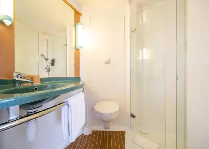 B&B HOTEL Calais Terminal Cité de l'Europe 3 étoiles