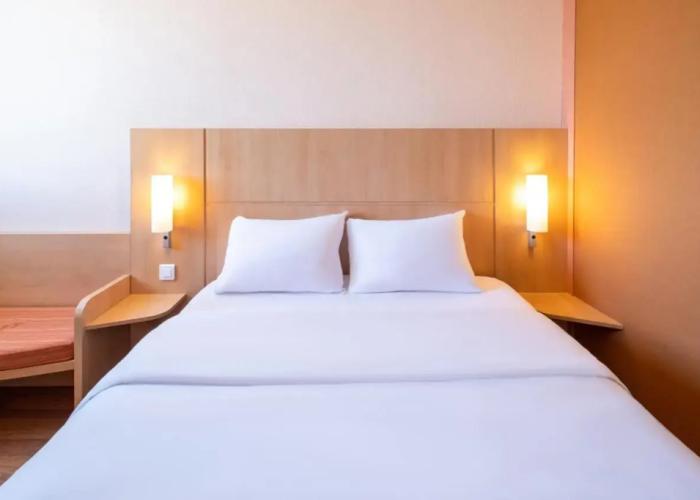B&B HOTEL Calais Terminal Cité de l'Europe 3 étoiles