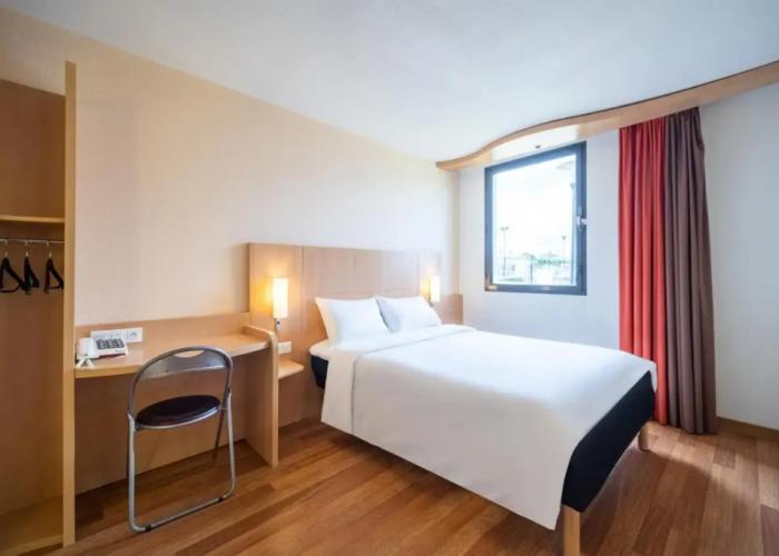 B&B HOTEL Calais Terminal Cité de l'Europe 3 étoiles