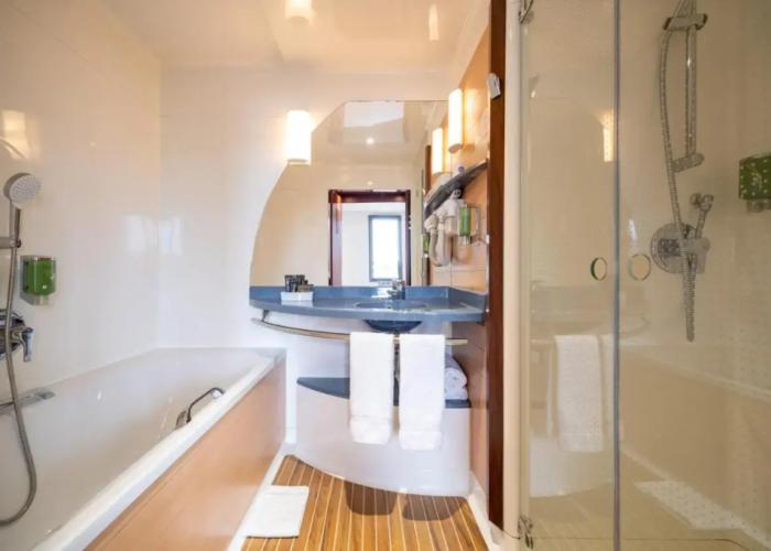 B&B HOTEL Calais Terminal Cité de l'Europe 4 étoiles