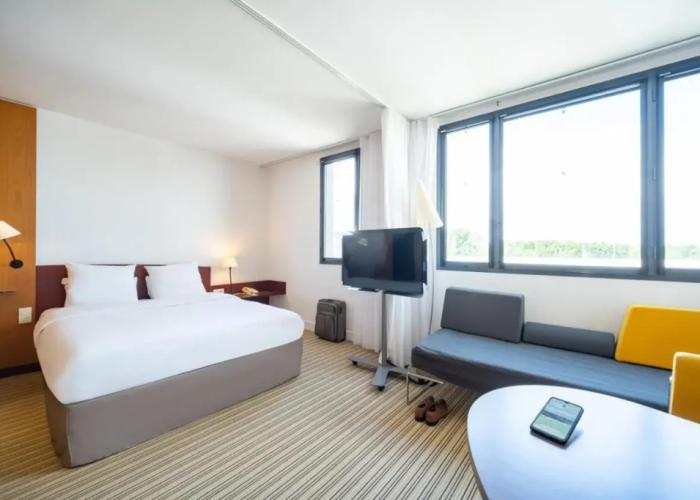 B&B HOTEL Calais Terminal Cité de l'Europe 4 étoiles