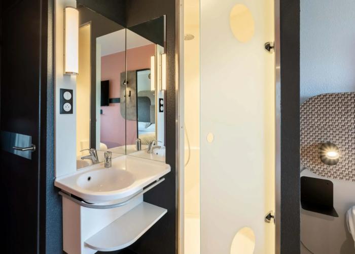 B&B Hotel Calais Terminal Cité Europe 2 étoiles