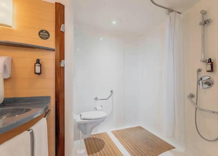 B&B Hotel Calais Terminal Cité De L'Europe 4 Étoiles