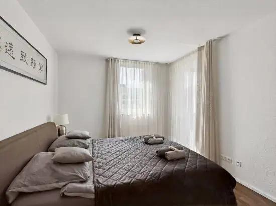 EXQUIS 2BR Luxury Apt. ROLF BENZ | Parking | Centre | Kitchen | Pick-up Service Airport