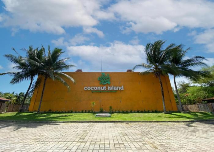Coconut Island Carita