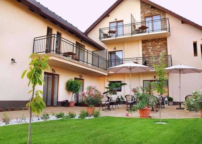 Barackvirág Apartmanház