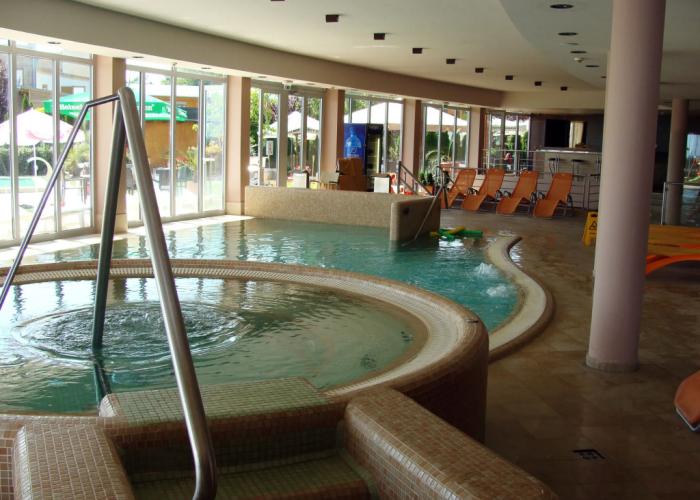 Hotel Golden Lake Resort