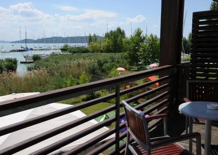 Hotel Golden Lake Resort