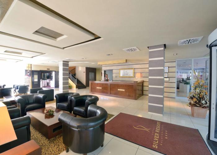 Hotel Golden Lake Resort