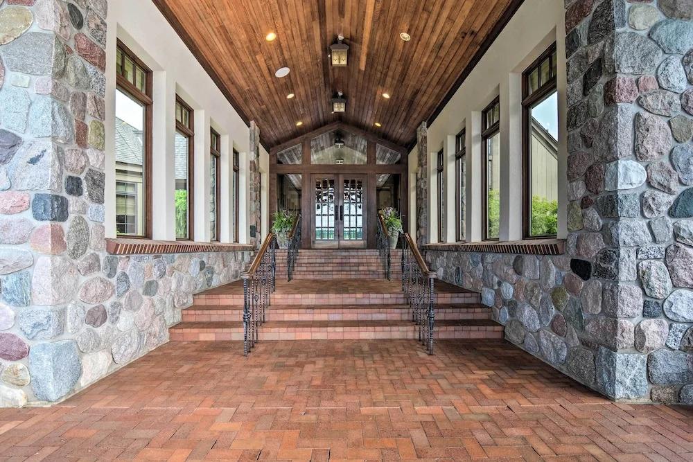 2 Mi to Lake: Modern Harbor Springs Home w/ Grill!