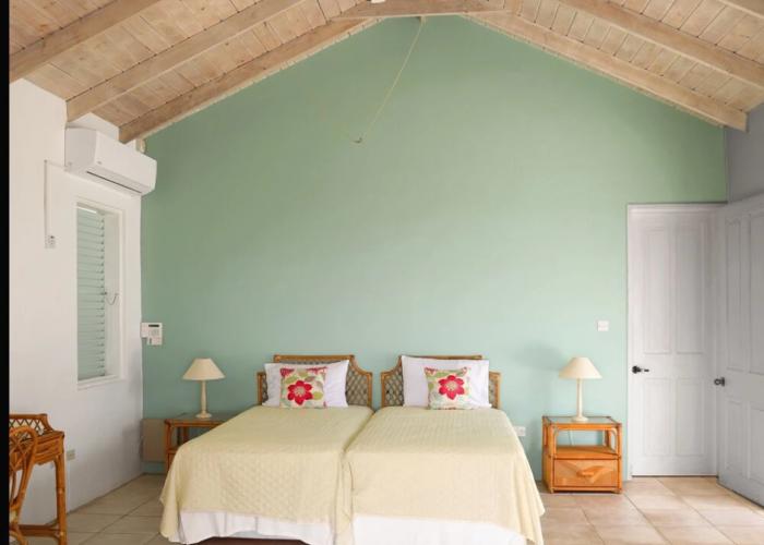 Zephyr Hill - 4 bedroom Villa with awe inspiring views 4 Villa by RedAwning